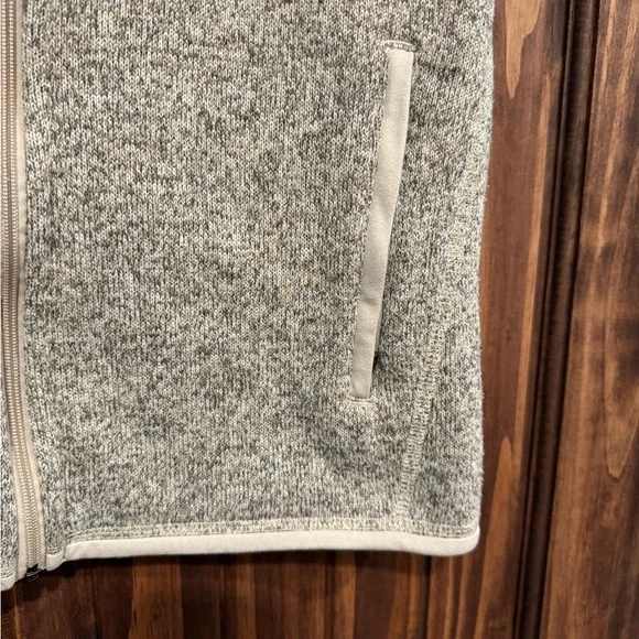 Patagonia Cream and Gray Fleece Jacket - Picture 5 of 5